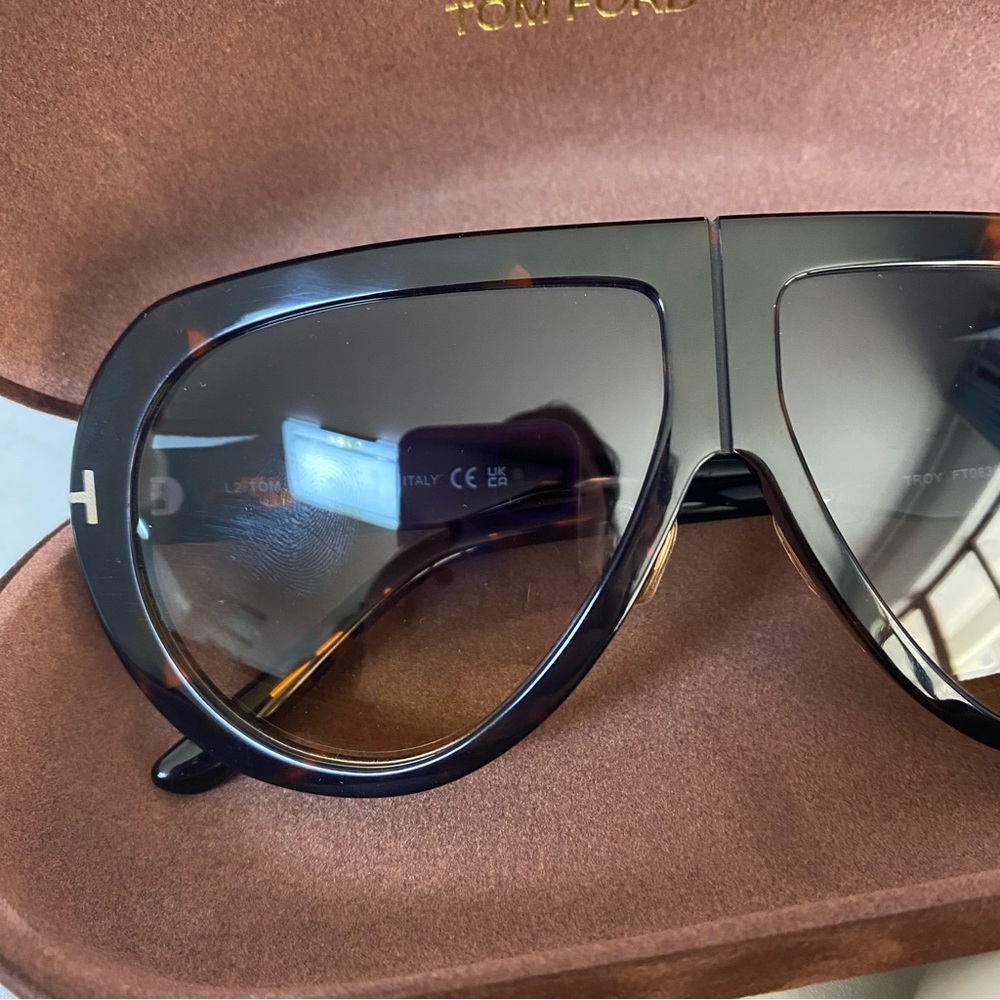 Tortoise Shell Gradient Aviator Sunglasses - image 8